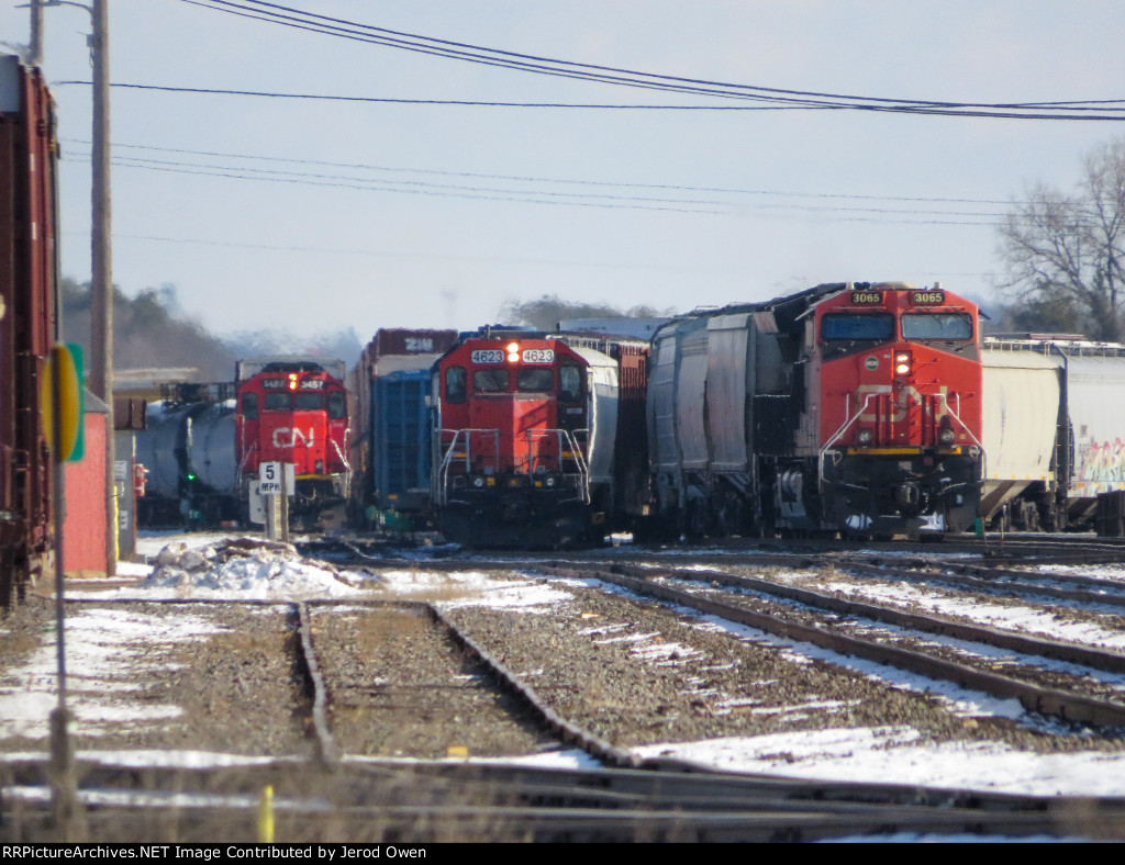 3 Trains, 1 Photo